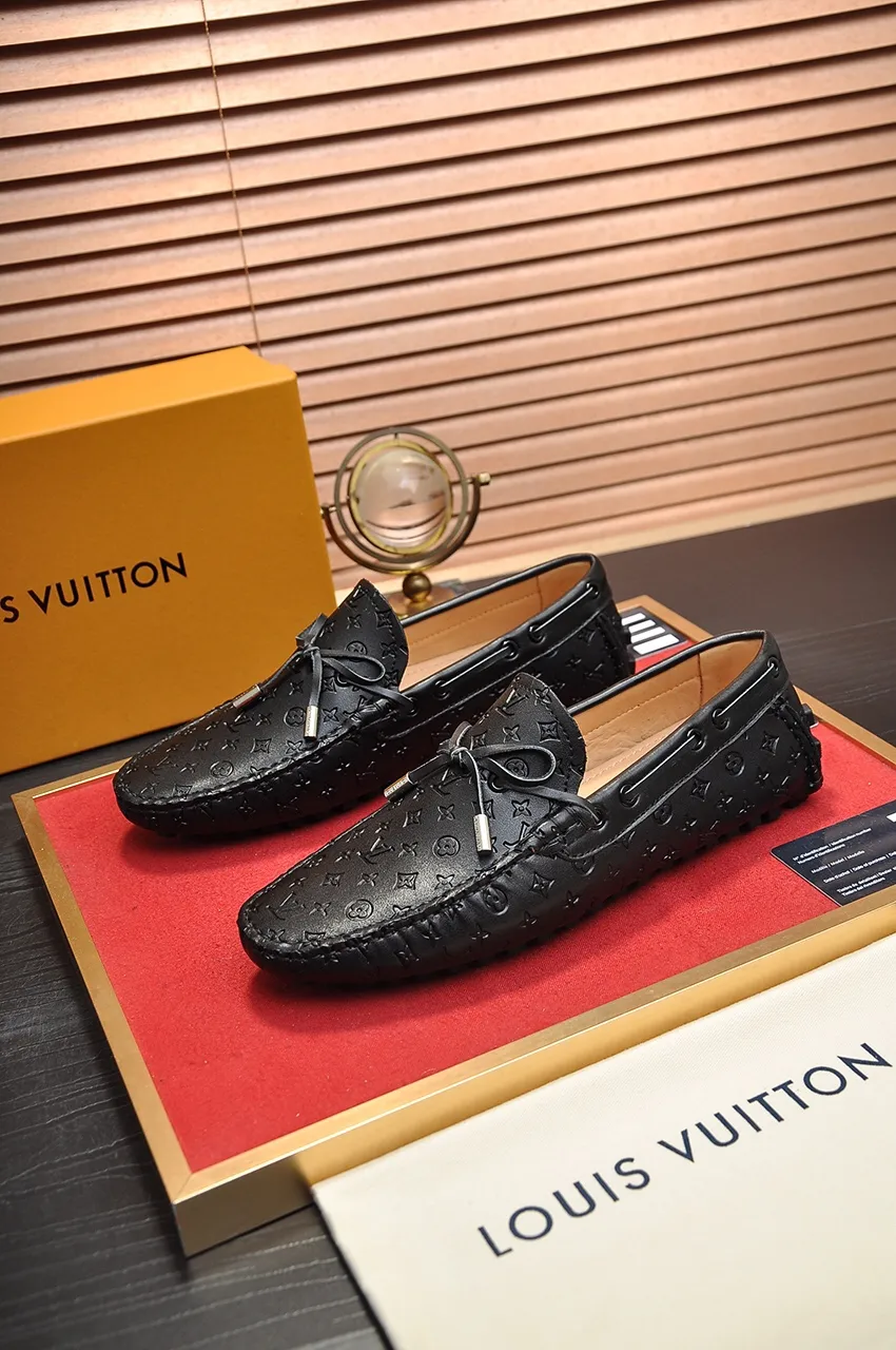 Men's men's shoes 💰420💶 [LV Doudou shoes] (water-dyed cowhide lining) new model is on the market, available on the official website. The new Doudou shoes are processed into single-color materials, and the uppers are made of imported horsehide leather. The body of the shoe is fully hemmed with mark thread, and is lined with imported original cowhide leather. The elegant shoe shape is super suitable for all-matching, and the size is 38-44.